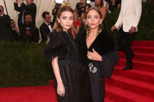 Brooch Trick and the Olsen Twins at the Met Gala!